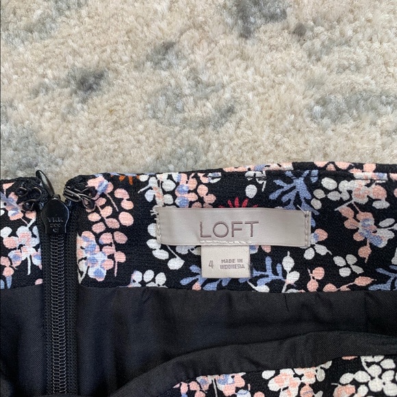 Loft floral skirt with pockets ! - Picture 2 of 3